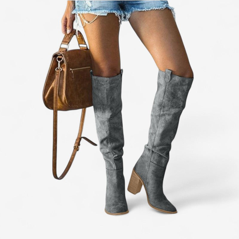 Camila - Kniehoge Laarzen met Puntige Teen en Slip On Ontwerp