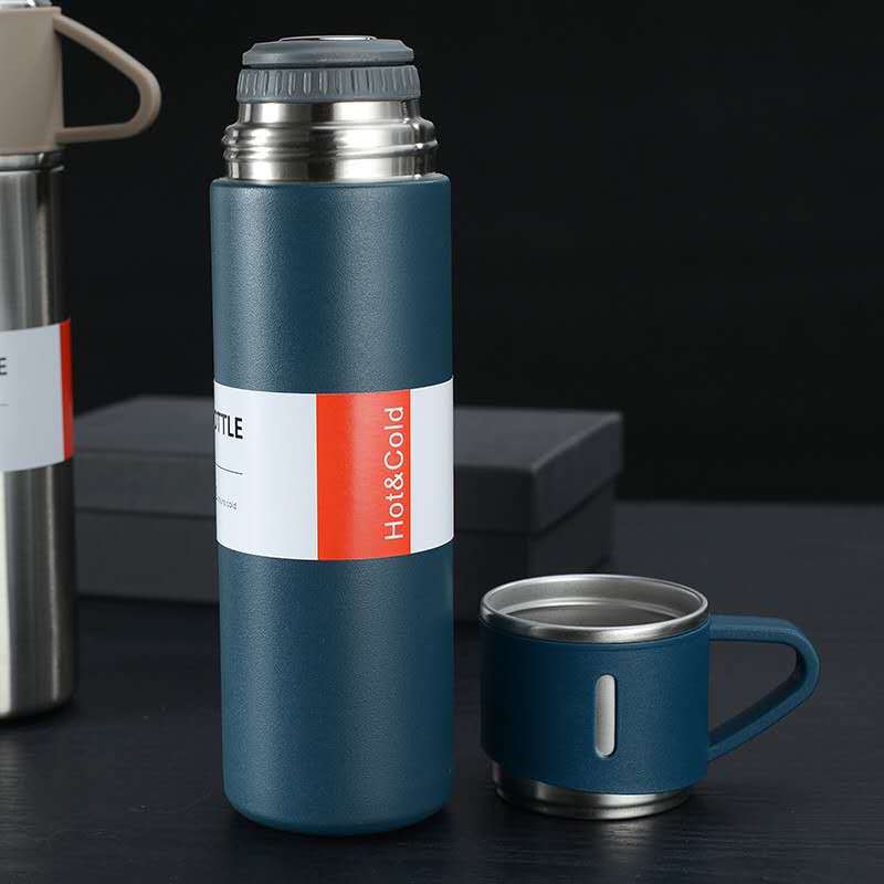 BrewCarry – Moderne thermosfles met bekerdeksel en langdurig warmtebehoud