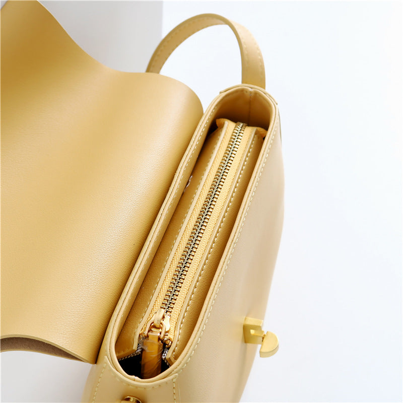 Faye - Chique handtas met flapsluiting en verstelbare riem