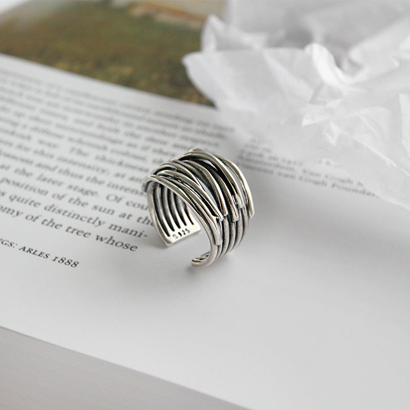 Selene - Elegante ring met dubbellaags open ontwerp en opvallende wikkelvorm