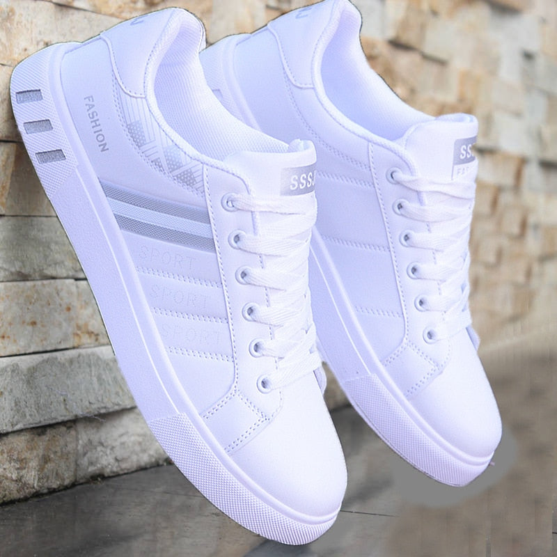 Sean – Strakke sneakers met stoere sportieve randen en opvallende hak