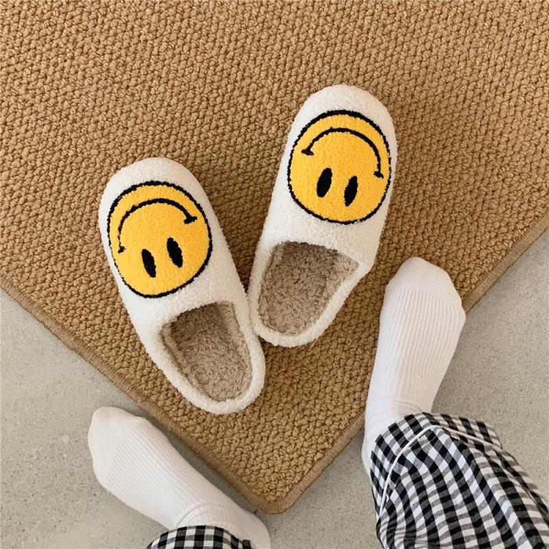 Anna– Slippers met Geborduurd Smiley Design en Nepbont Voering