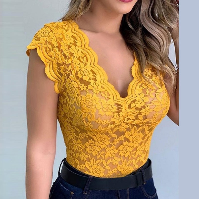 Chloe – Trendy mouwloos topje met diepe V-hals en verstelbare bandjes