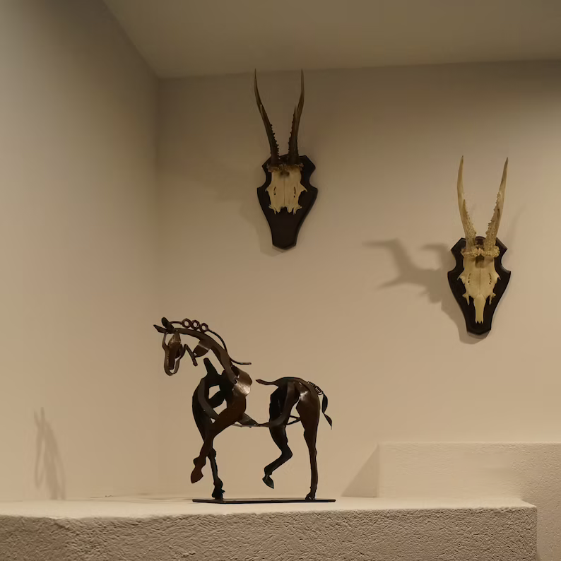 HorseAura - Artisanale metalen paardensculptuur voor paardenliefhebbers
