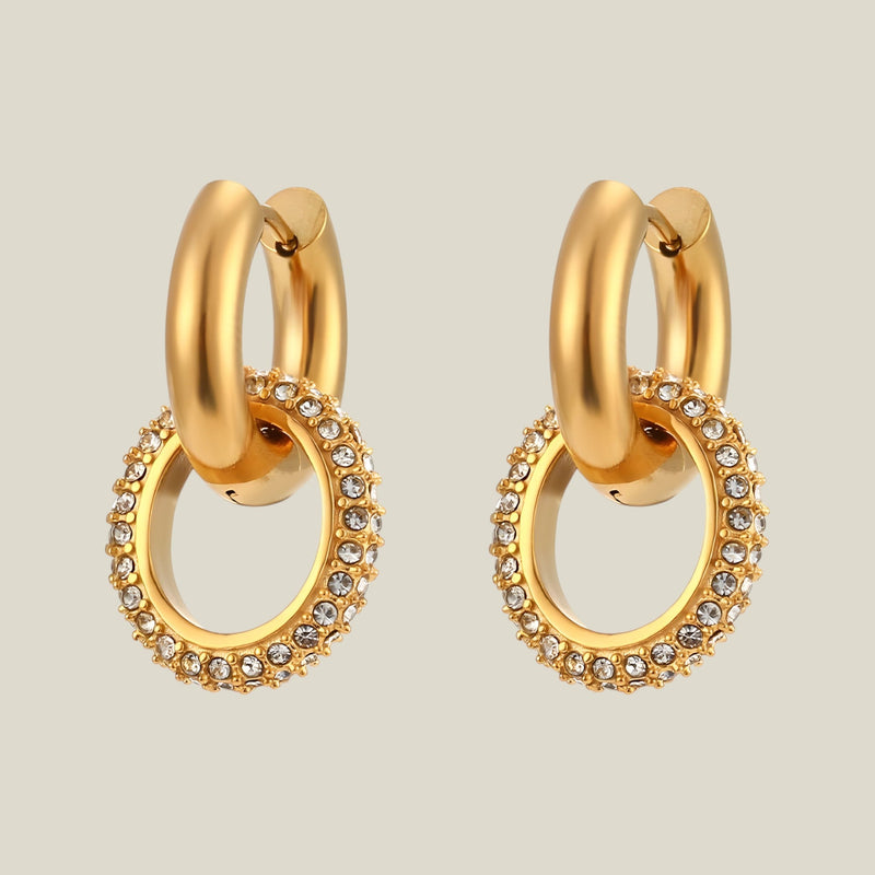 Amelia - Sprankelende gouden oorbellen met elegant afgerond ontwerp en subtiele glans