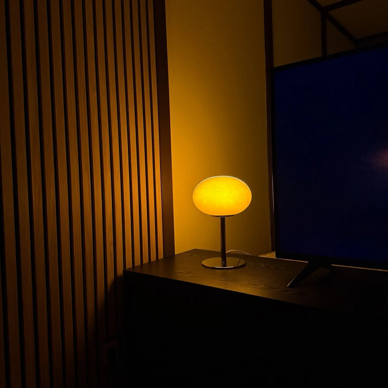 GleamGlow - Moderne Tafellamp met Ovale Glazen Kap en Strak Ontwerp