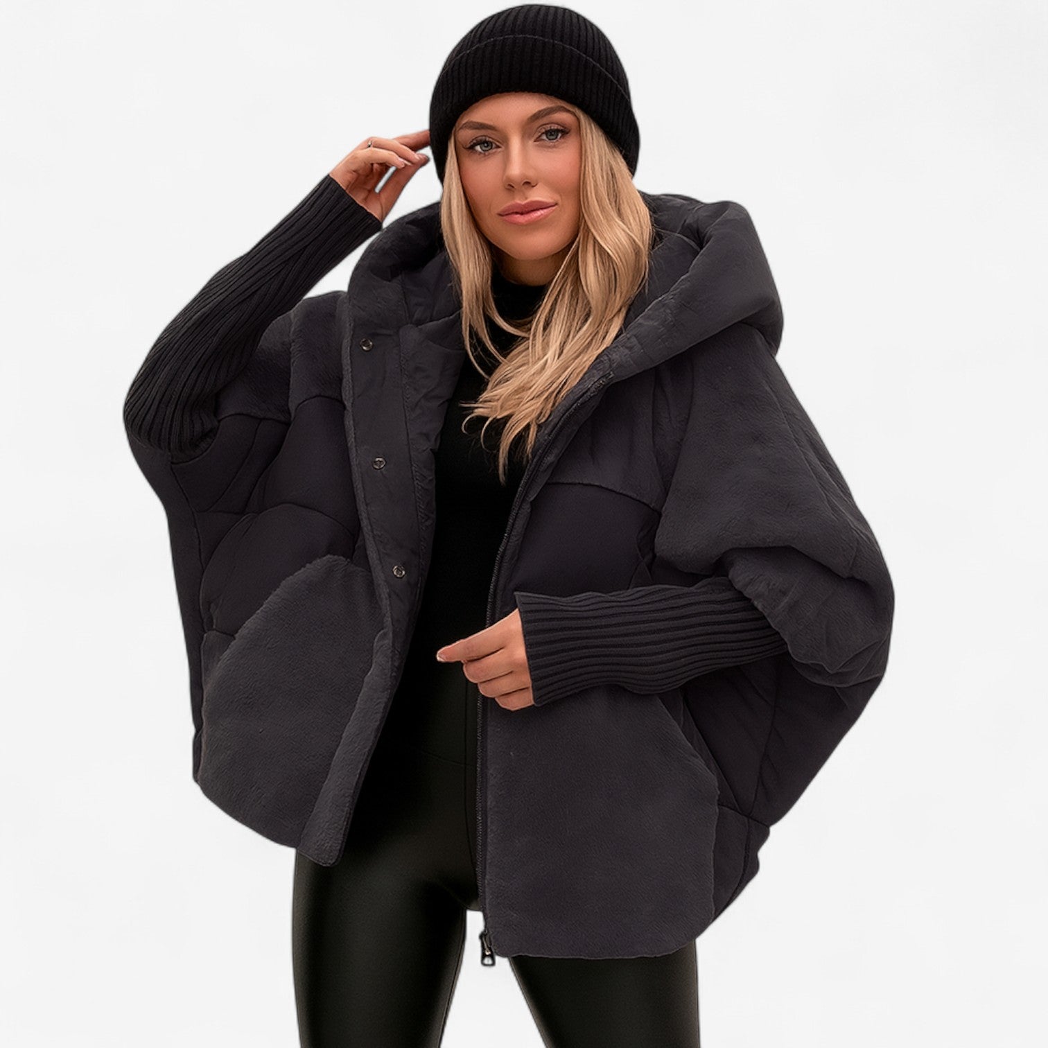 Lunivara – Oversized Gewatteerde Jas met Capuchon en Geribde Manchetten