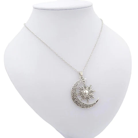Selena - Hemelse hangerketting met elegant zon en maanontwerp voor sierlijke charme