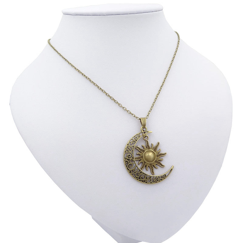 Selena - Hemelse hangerketting met elegant zon en maanontwerp voor sierlijke charme