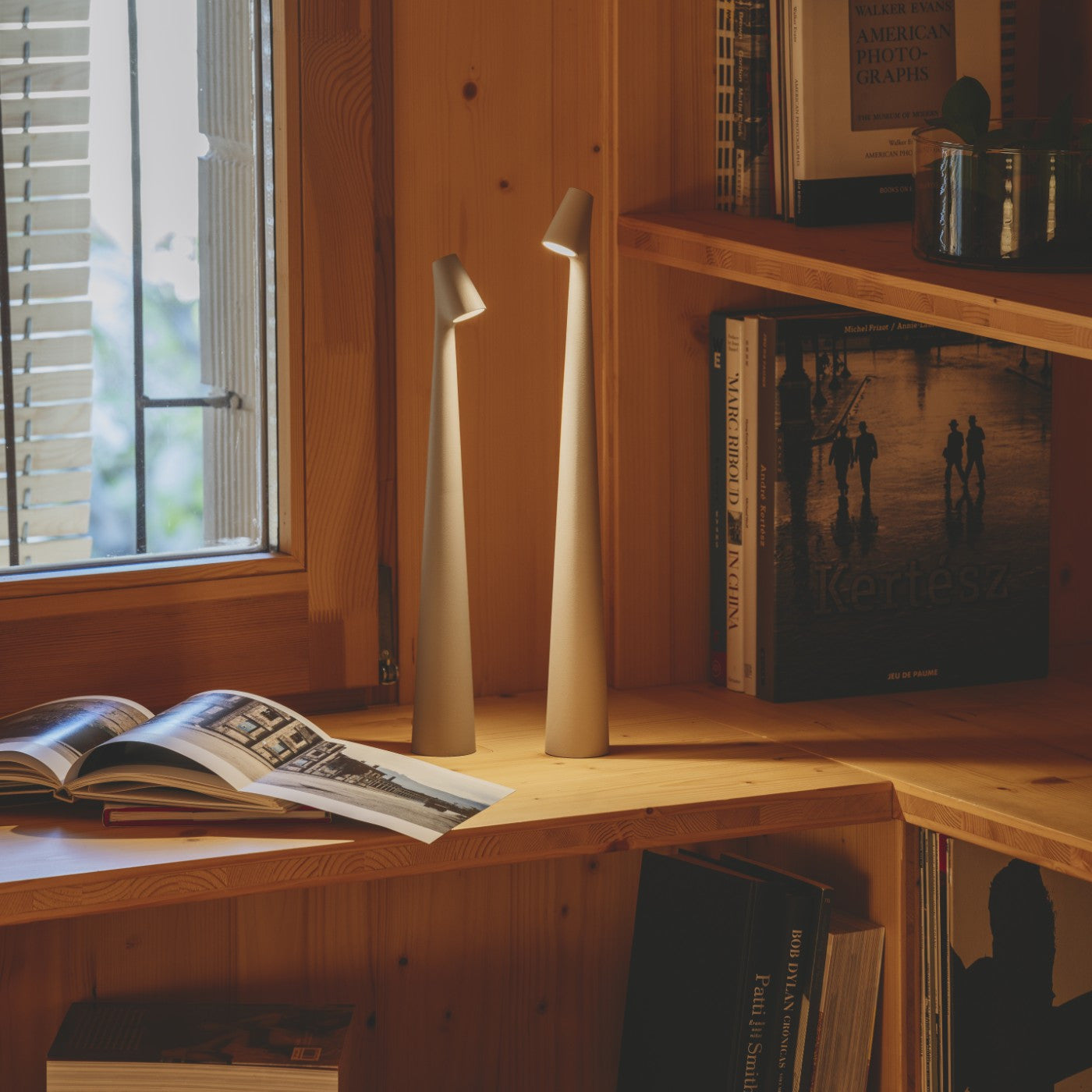 LumiRay – Moderne tafellamp met verstelbare kop voor veelzijdige verlichting