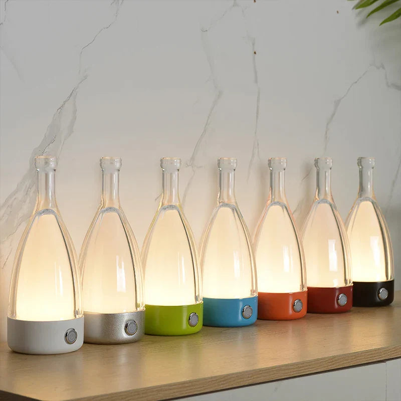 ClaroBottle – Tafellamp met flesvormig silhouet en cilindrische boveneenheid