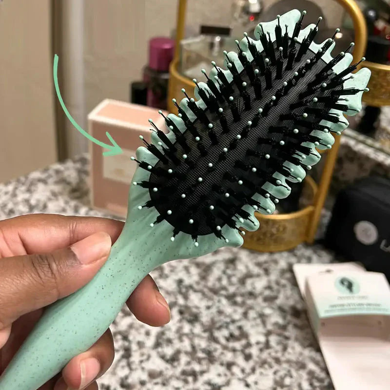 CurlEase – Strakke zwarte 3-in-1 haarstylingborstel met zachte haren voor het definiëren van krullen en het beheersen van pluisjes
