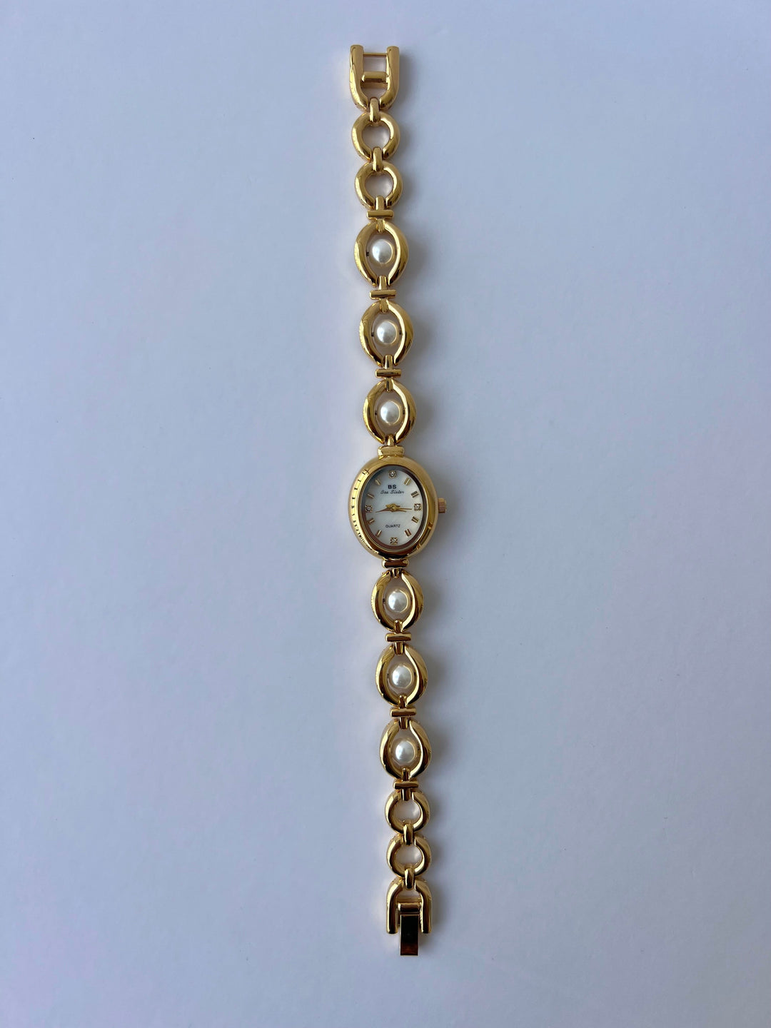 Cordelia - Elegant horloge met verfijnde vorm en moderne polsvorm