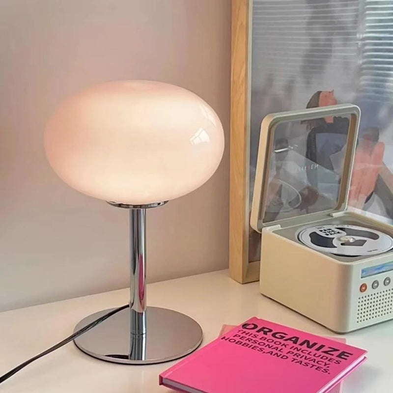 GleamGlow - Moderne Tafellamp met Ovale Glazen Kap en Strak Ontwerp