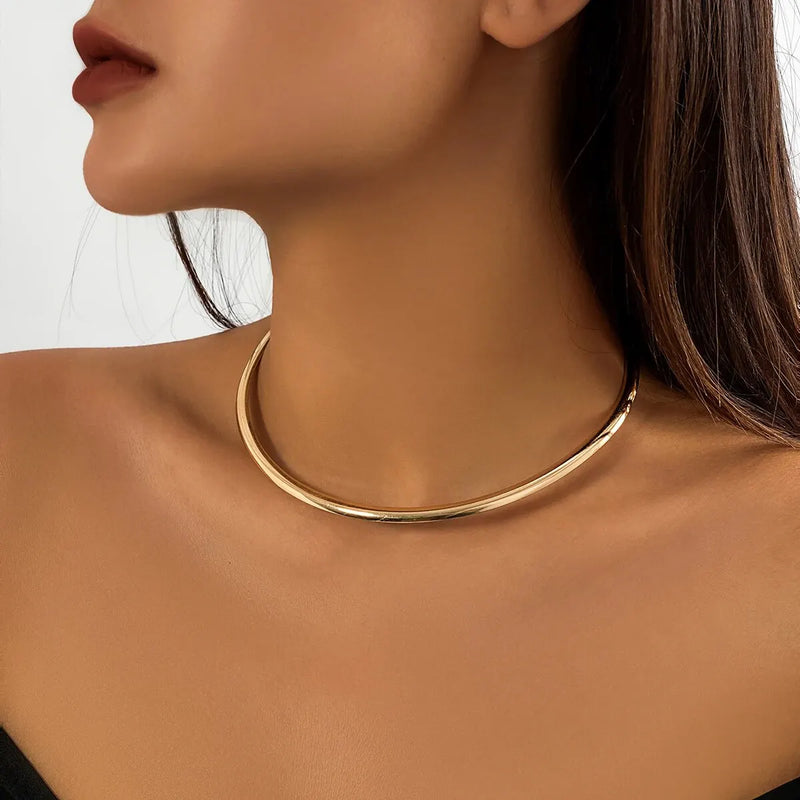 IronEdge - Stijlvolle Vintage Koppel Choker met Stoer Metalen Ontwerp