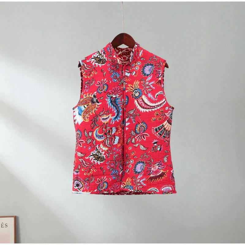 Ashley – Trendy mouwloos vest met hoge kraag en bloemenprint