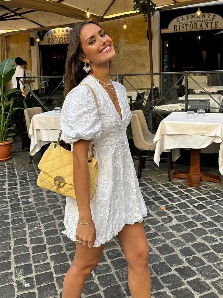 Amelia - Elegante witte jurk met een chique en speelse touch