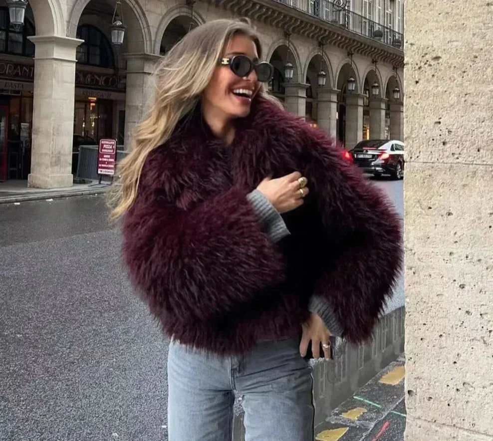 Mila - Jas met lange mouwen, dikke bontvoering en casual elegantie