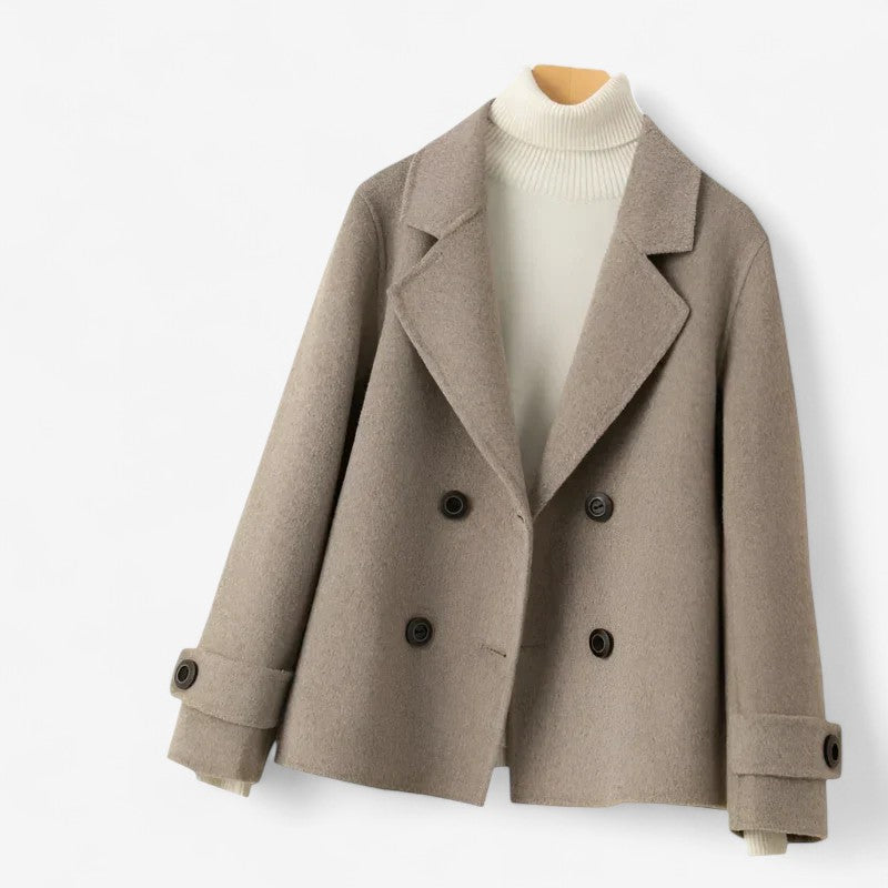 Veloria – Dubbelrijige jas met reverskraag