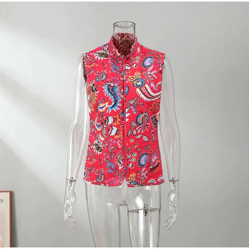 Ashley – Trendy mouwloos vest met hoge kraag en bloemenprint