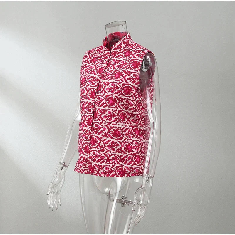 Ashley – Trendy mouwloos vest met hoge kraag en bloemenprint