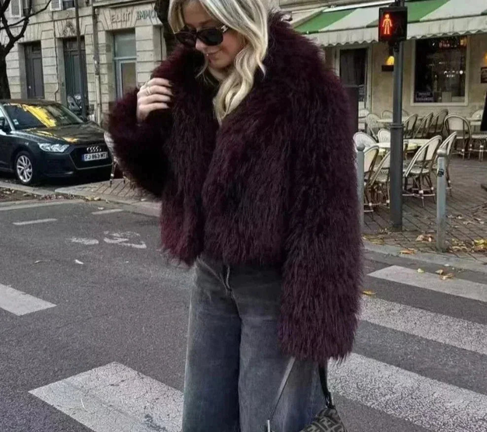 Mila - Jas met lange mouwen, dikke bontvoering en casual elegantie