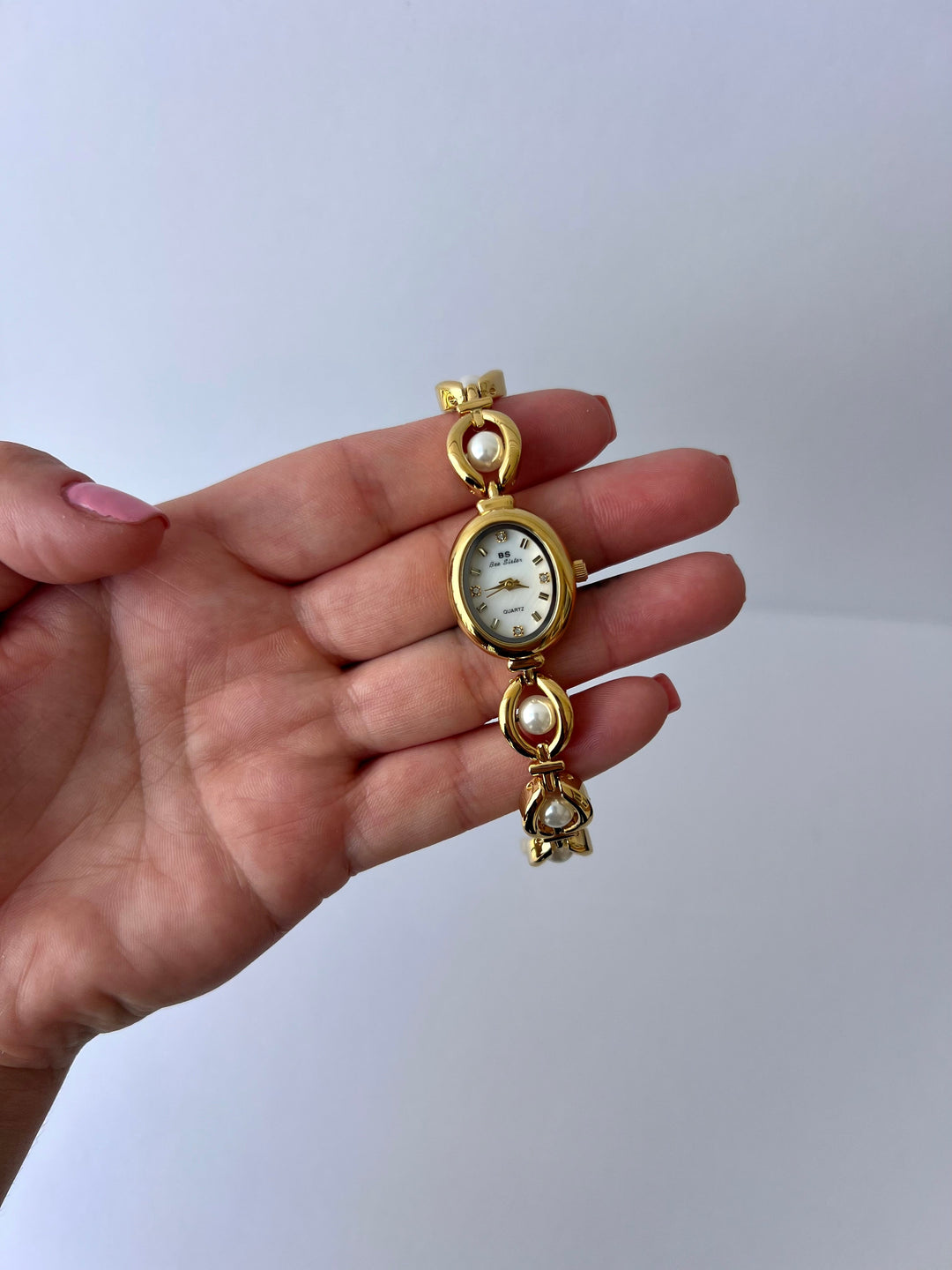 Cordelia - Elegant horloge met verfijnde vorm en moderne polsvorm