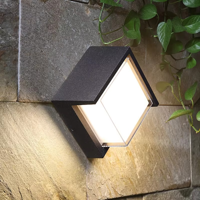 LightForm – Buitenwandlamp met Aluminium en Acryl Behuizing