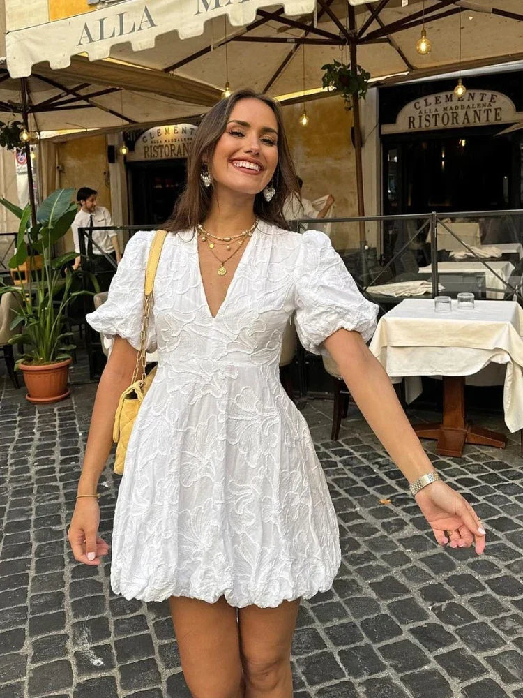 Amelia - Elegante witte jurk met een chique en speelse touch
