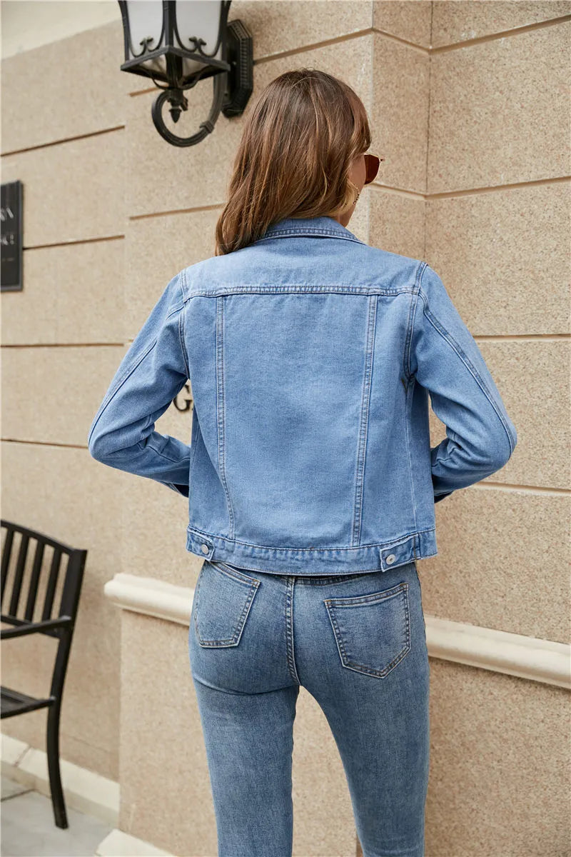 Alina - Korte denim jas met lange mouwen en knopen