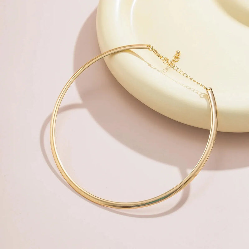 IronEdge - Stijlvolle Vintage Koppel Choker met Stoer Metalen Ontwerp