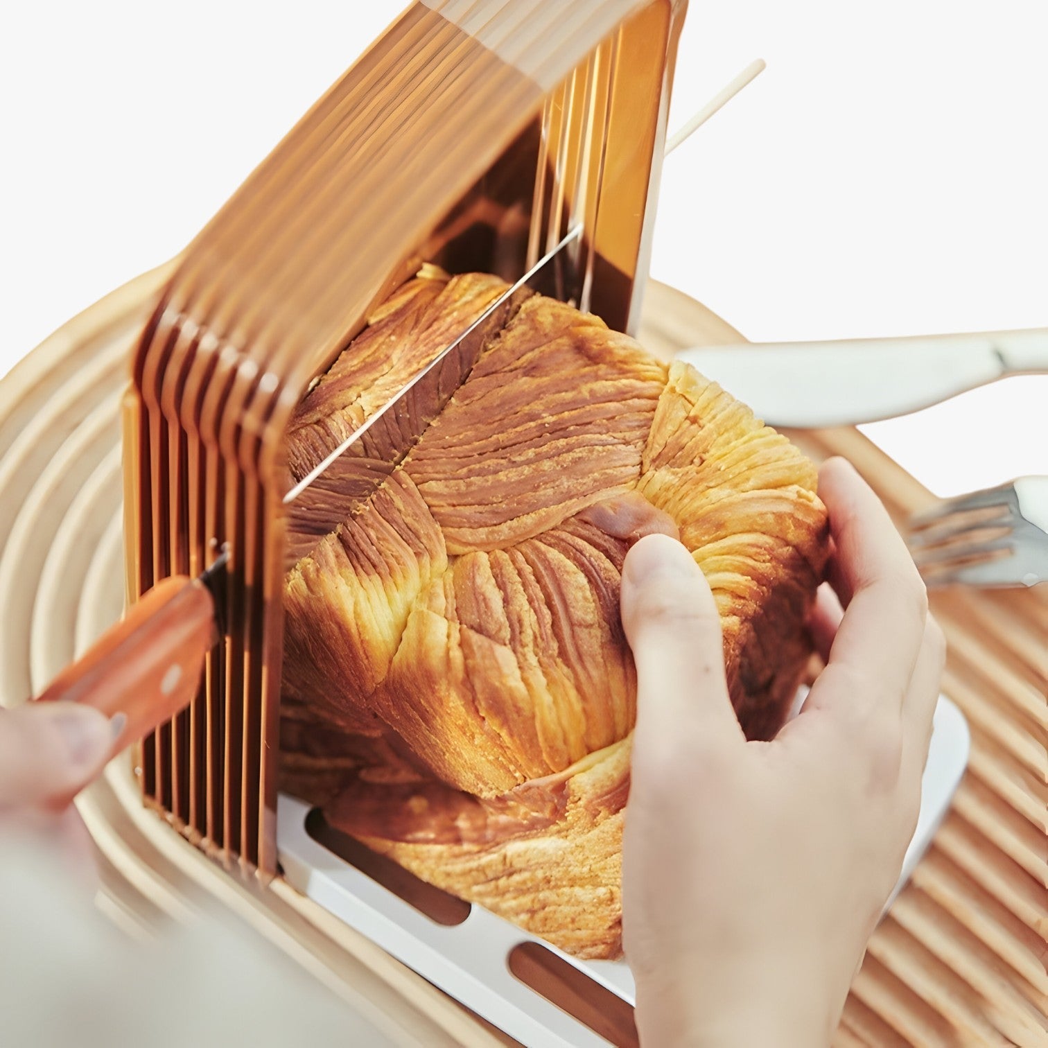 Mira - Ruimtebesparende Vouwbare Broodsnijstandaard voor Efficiënt Keukengebruik-5