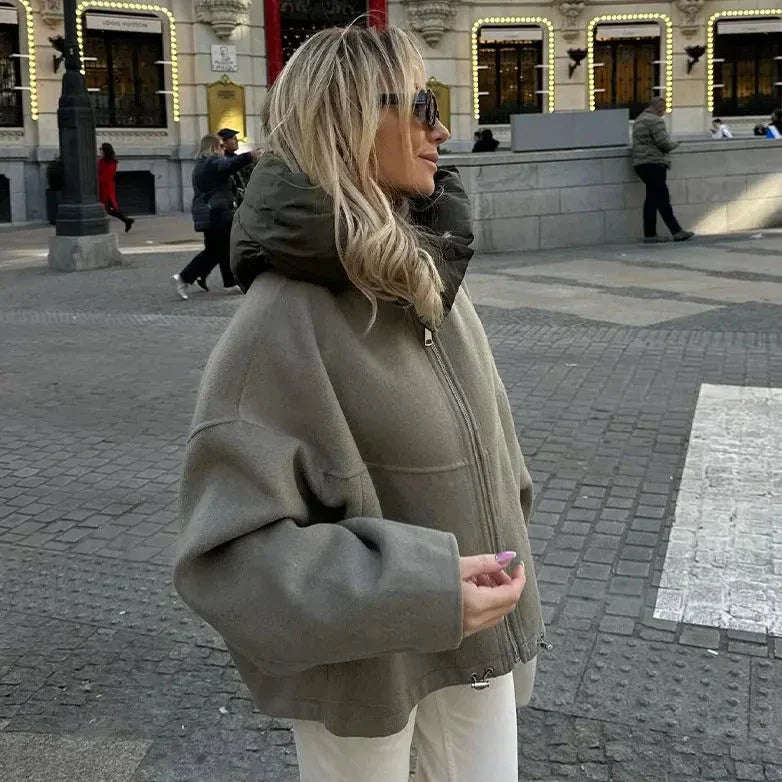 Emma - Strakke Capuchonjas Voor Moderne Verfijning
