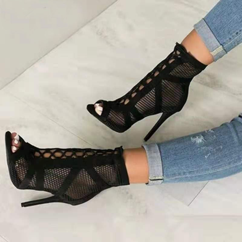 Storm - Gewaagde Peep-Toe Hakken met Kanten Detail
