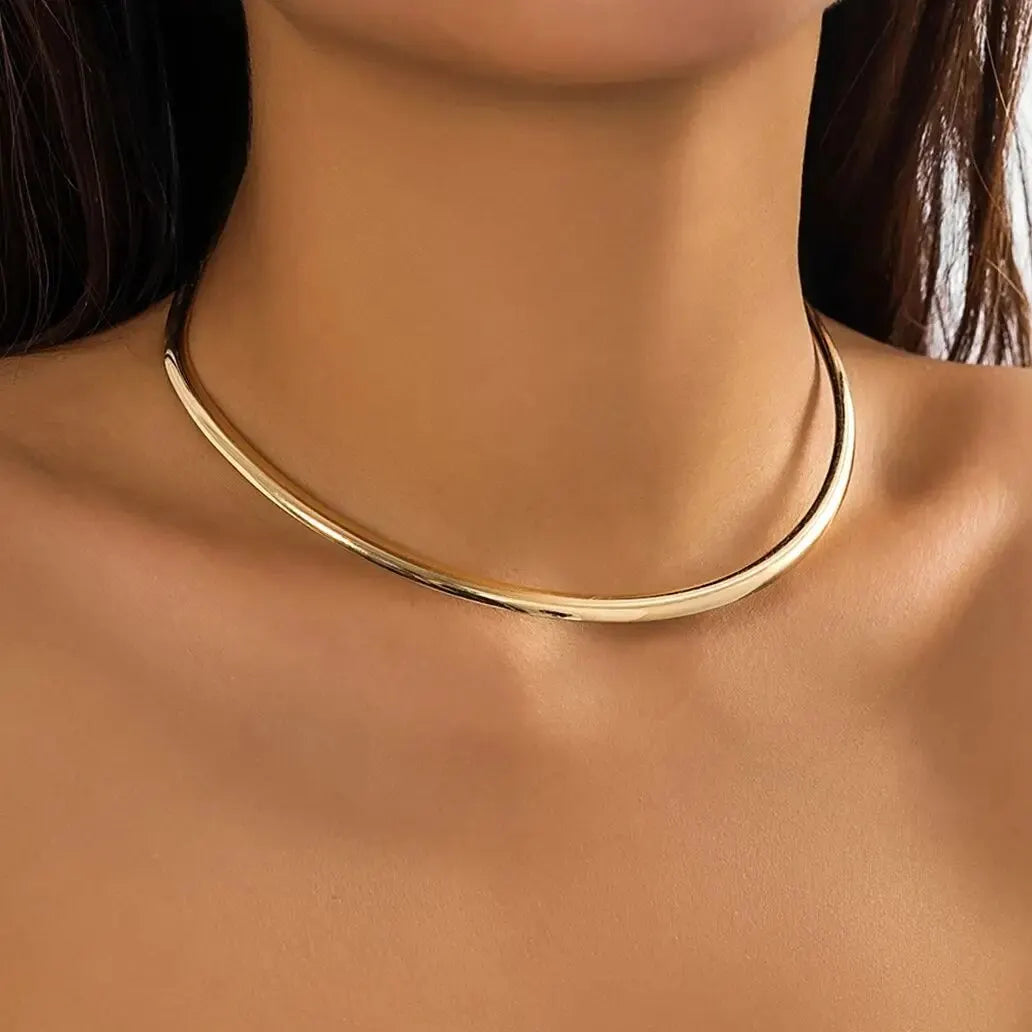IronEdge - Stijlvolle Vintage Koppel Choker met Stoer Metalen Ontwerp