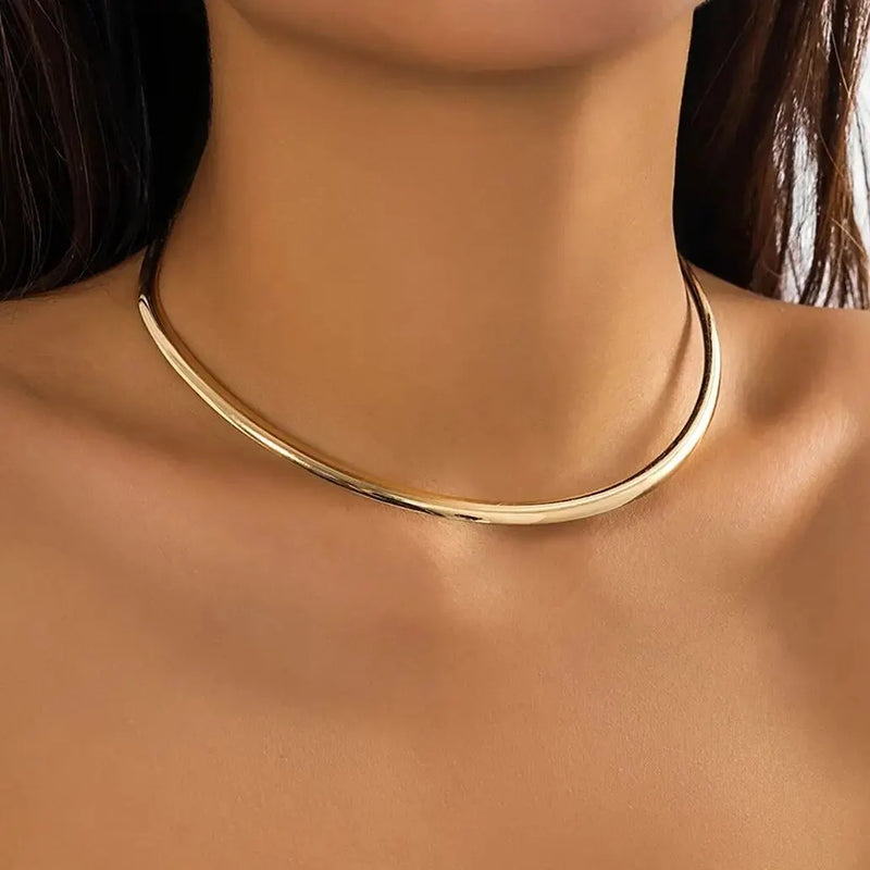 IronEdge - Stijlvolle Vintage Koppel Choker met Stoer Metalen Ontwerp