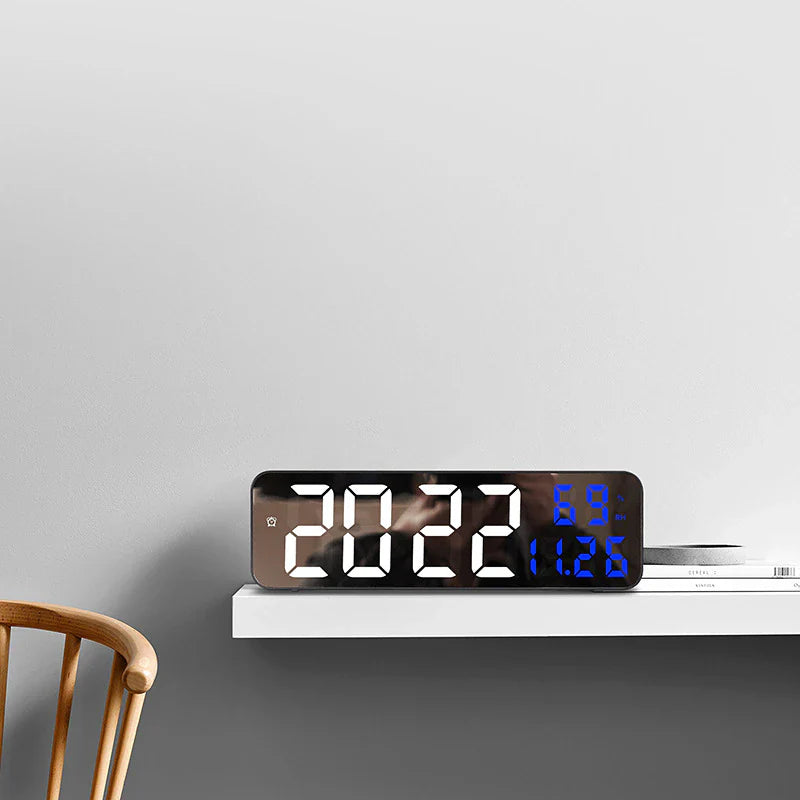 NovaClock - Moderne digitale wandklok met milieudisplay