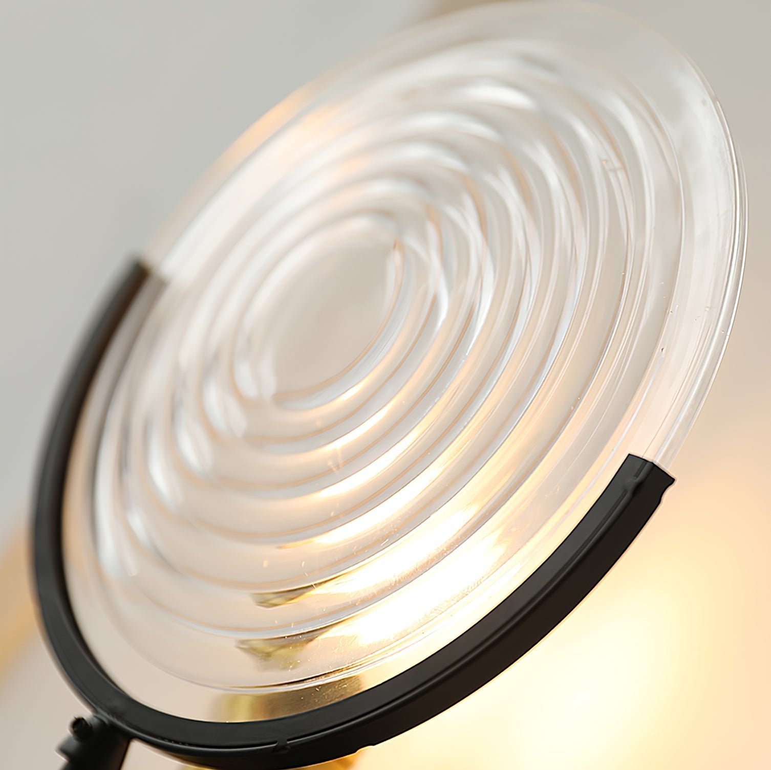 IronGlow – Wandlamp van Metaal en Glas met Cilindrische Vorm