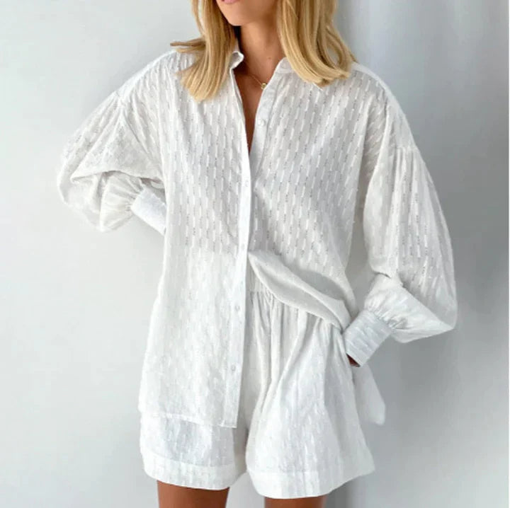 Savannah – Tweedelige set met een shirt met lange mouwen en een short met hoge taille