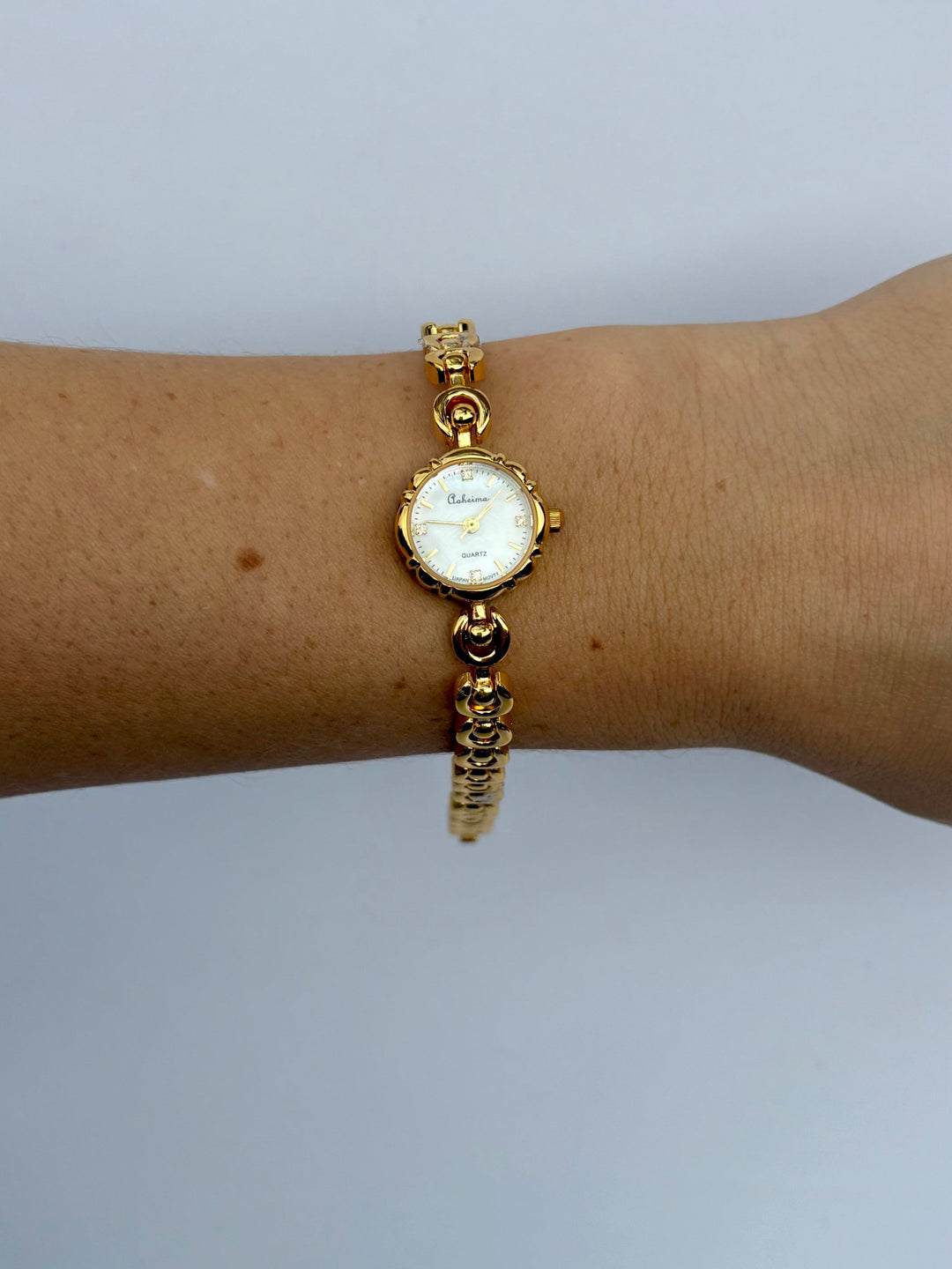 Syra - Lichtgewicht minihorloge met slank bandontwerp en perfecte pasvorm om de pols