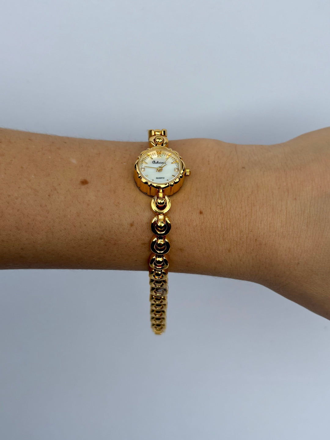 Syra - Lichtgewicht minihorloge met slank bandontwerp en perfecte pasvorm om de pols