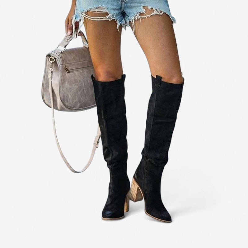 Camila - Kniehoge Laarzen met Puntige Teen en Slip On Ontwerp