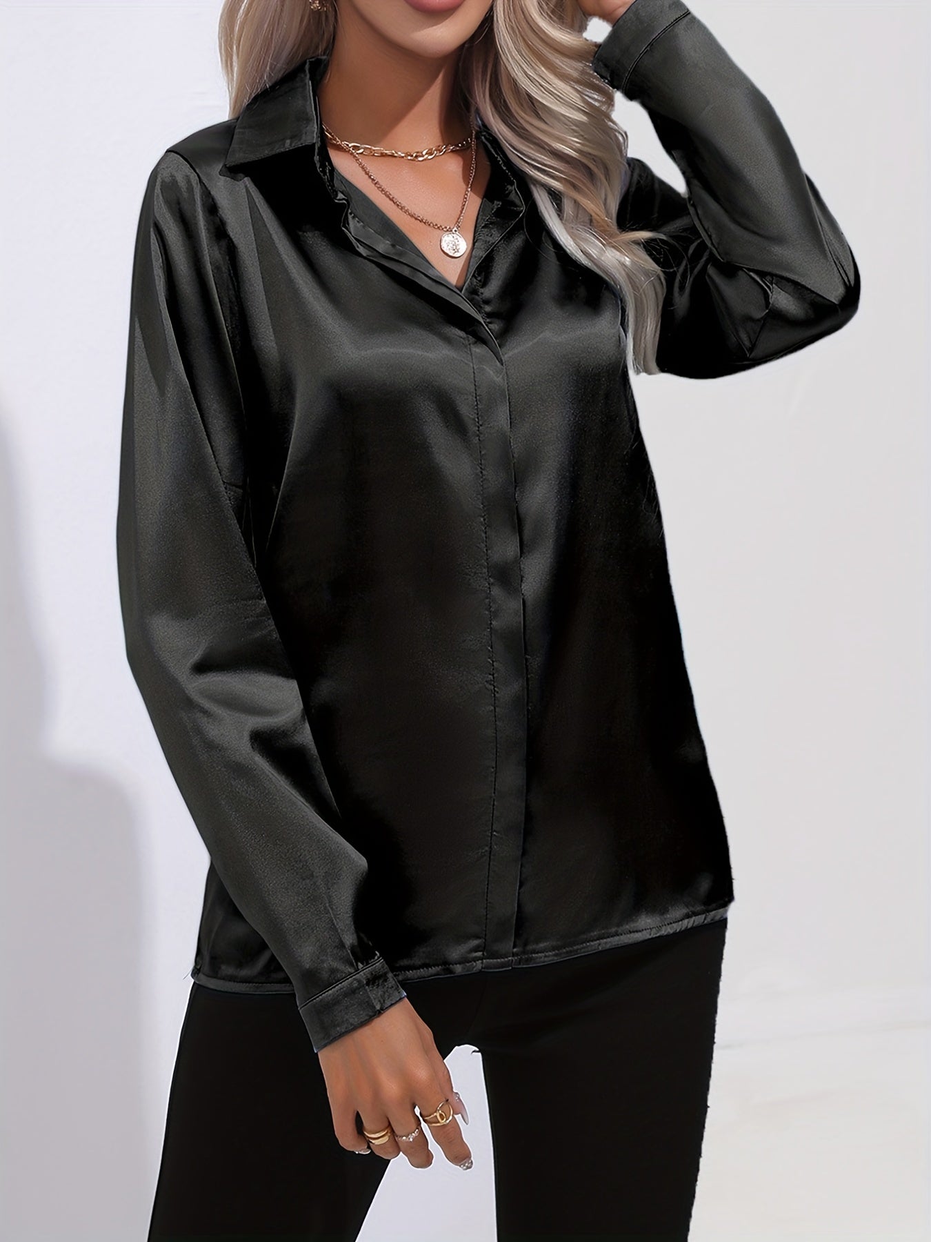 Leona - Casual Satijnen Blouse met een Verfijnde Glans