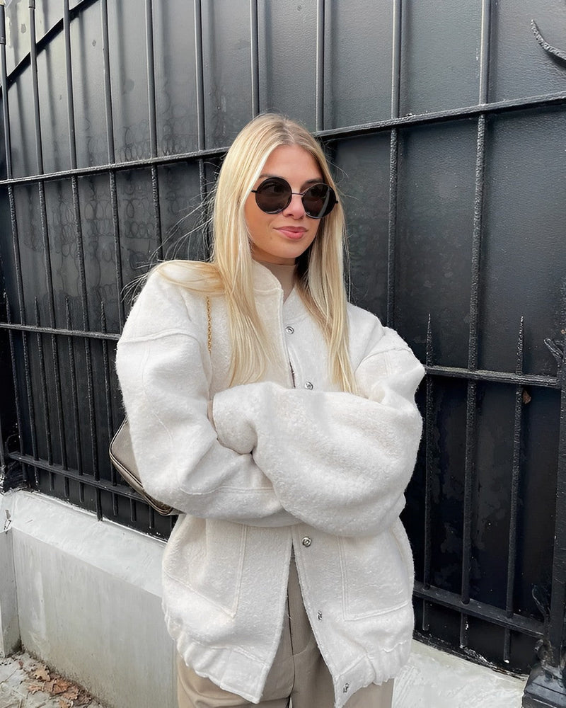 Liana - Comfortabel oversized jasje met knoopsluiting voor een trendy en warme uitstralin