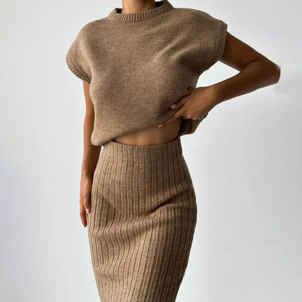 Sophia - Chic gebreid bijpassend setje met afgeknipte top en geribde midi-rok