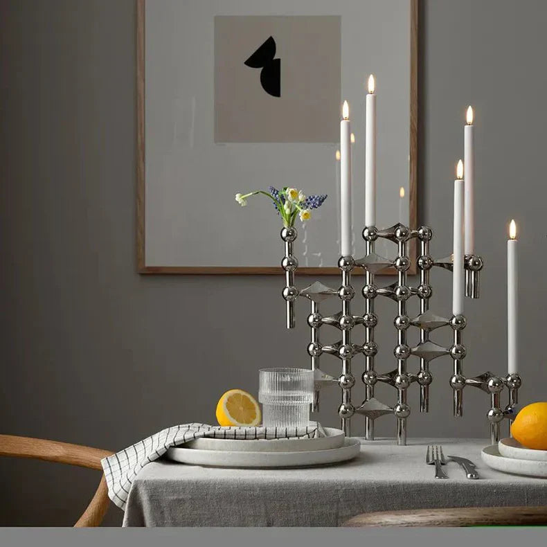 AlmaGlow – Moleculaire kandelaar met gouden afwerking voor moderne en elegante interieurdecoratie