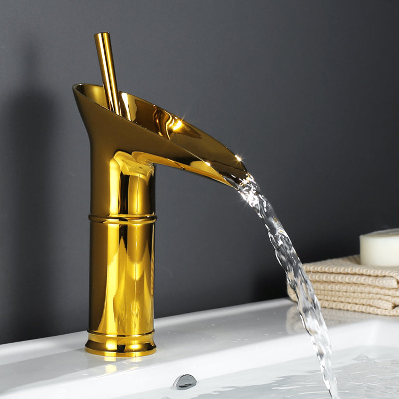 TranquilFlow - Elegante watervalkraan voor ontspannende badkamers