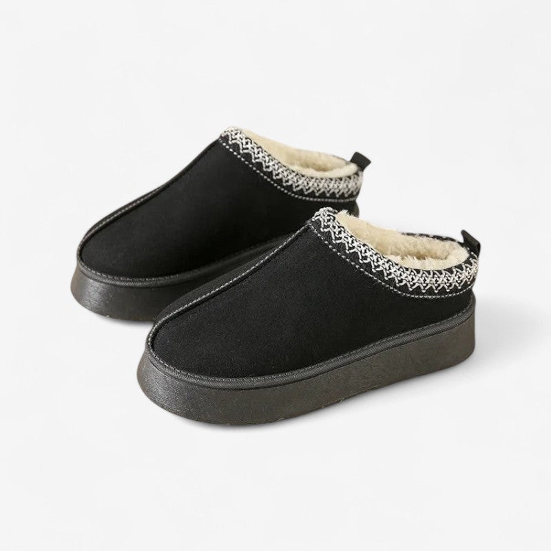 Naomi - Ronde Teen Slippers met Slip On en Geborduurd Ontwerp