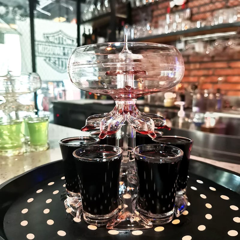 EasyDispenser - Familiebijeenkomst Wijnglazenset met slimme dispenser en elegant design