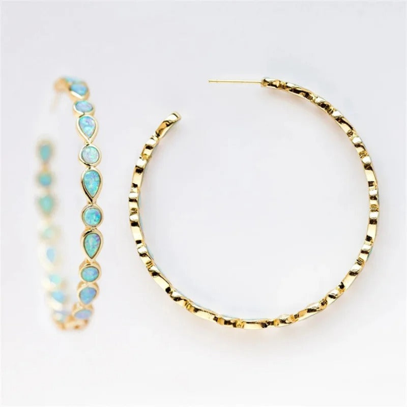Nara – Elegantes pendientes en forma de C con diseño de gota esculpida y pieza llamativa